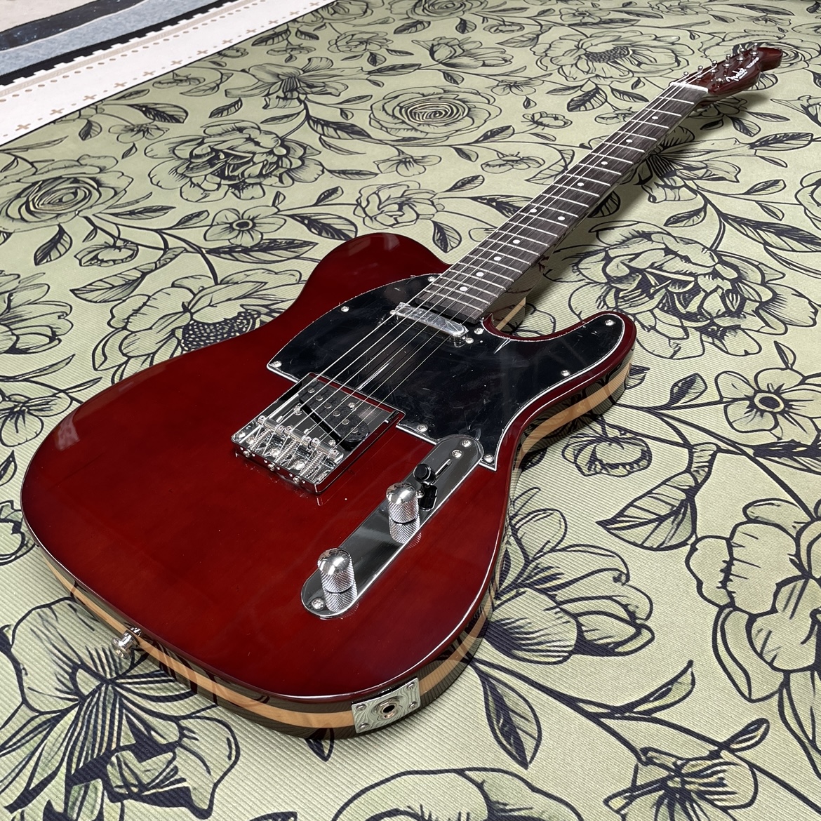 Wine-red electric guitar with  - огляд і ціна Collectible Vintage Wine