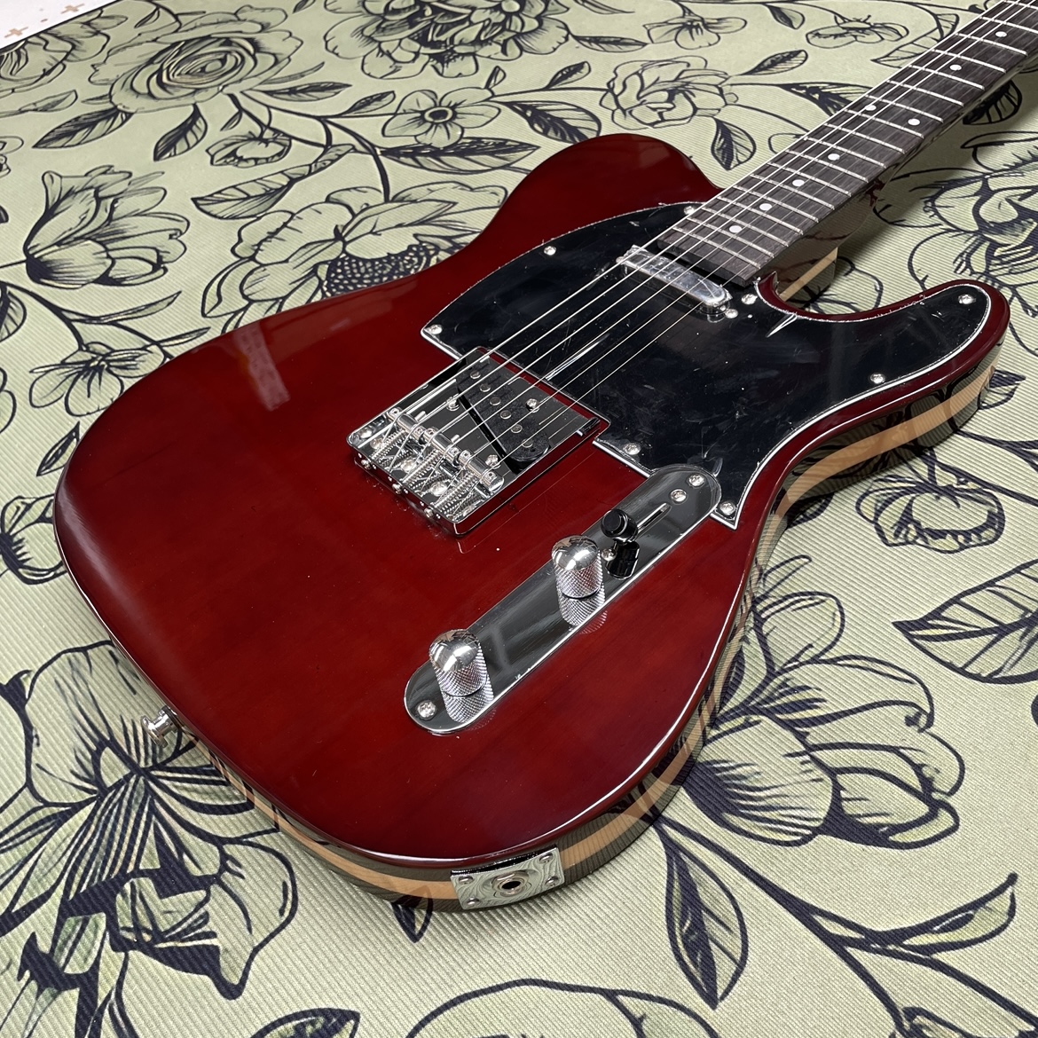 Wine-red electric guitar with  - огляд і ціна Collectible Vintage Wine