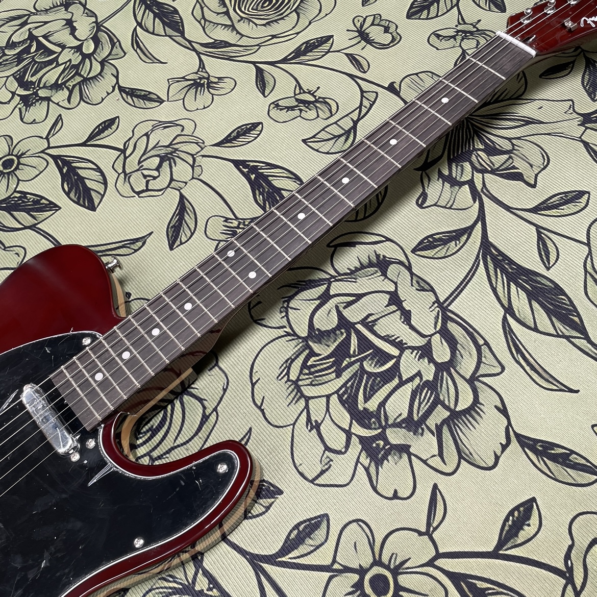 Wine-red electric guitar with  - огляд і ціна Collectible Vintage Wine