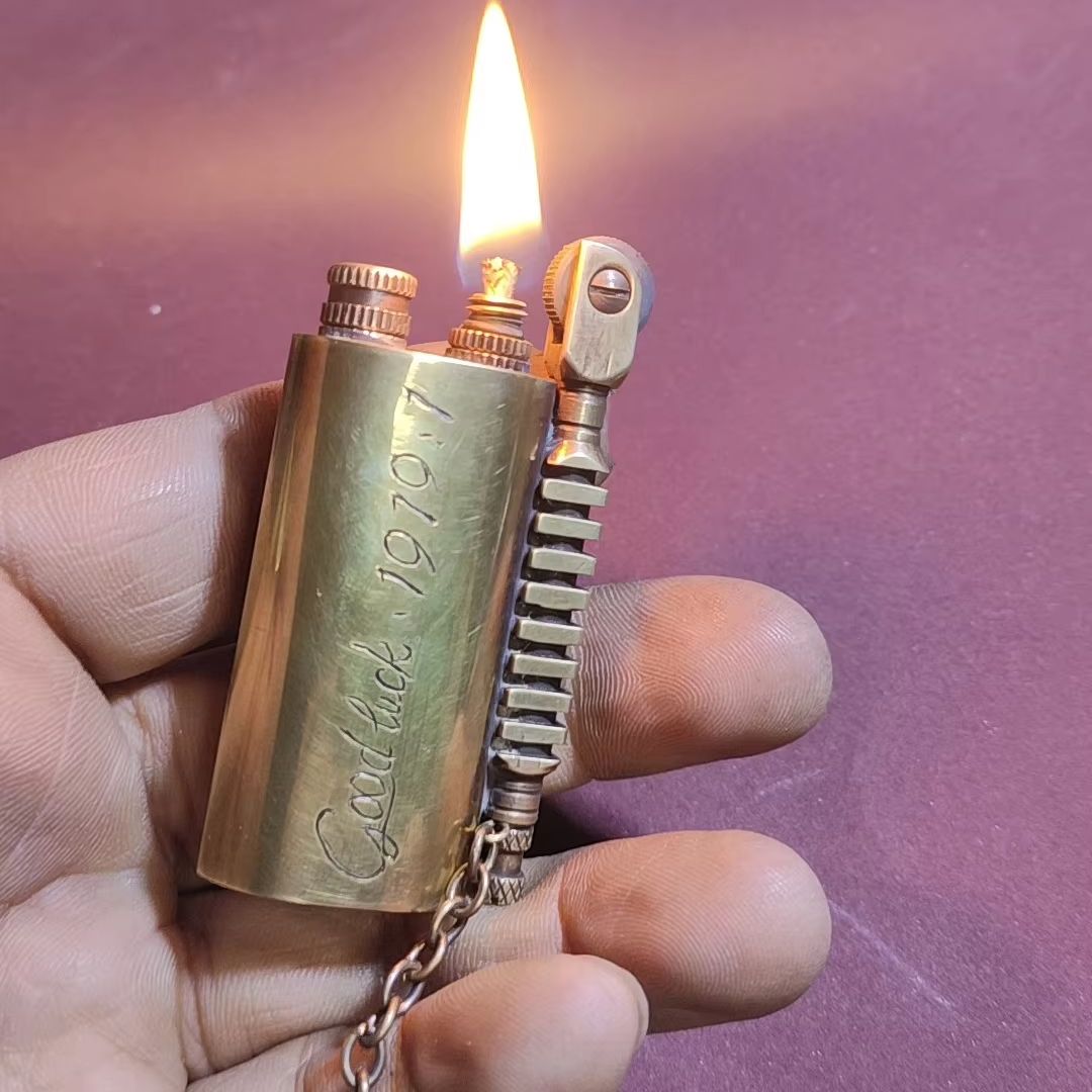 Vintage Trench Kerosenes Light - огляд і ціна Vintage Collectible Lighters