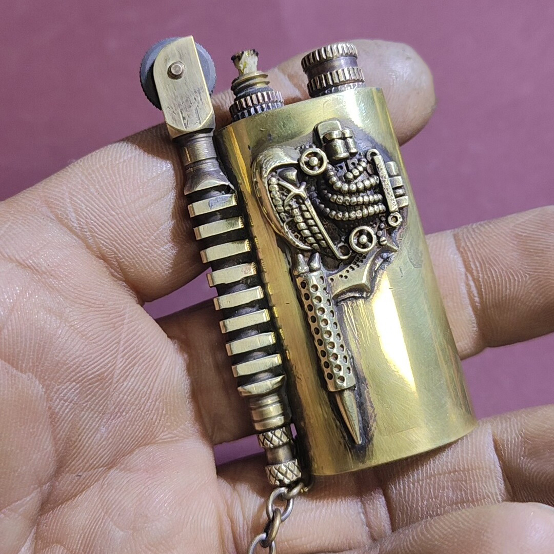 Vintage Trench Kerosenes Light - огляд і ціна Vintage Collectible Lighters